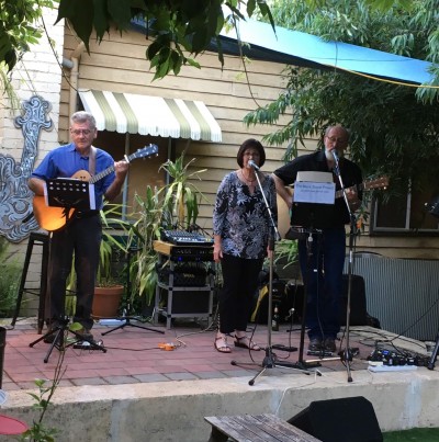 Diana sings